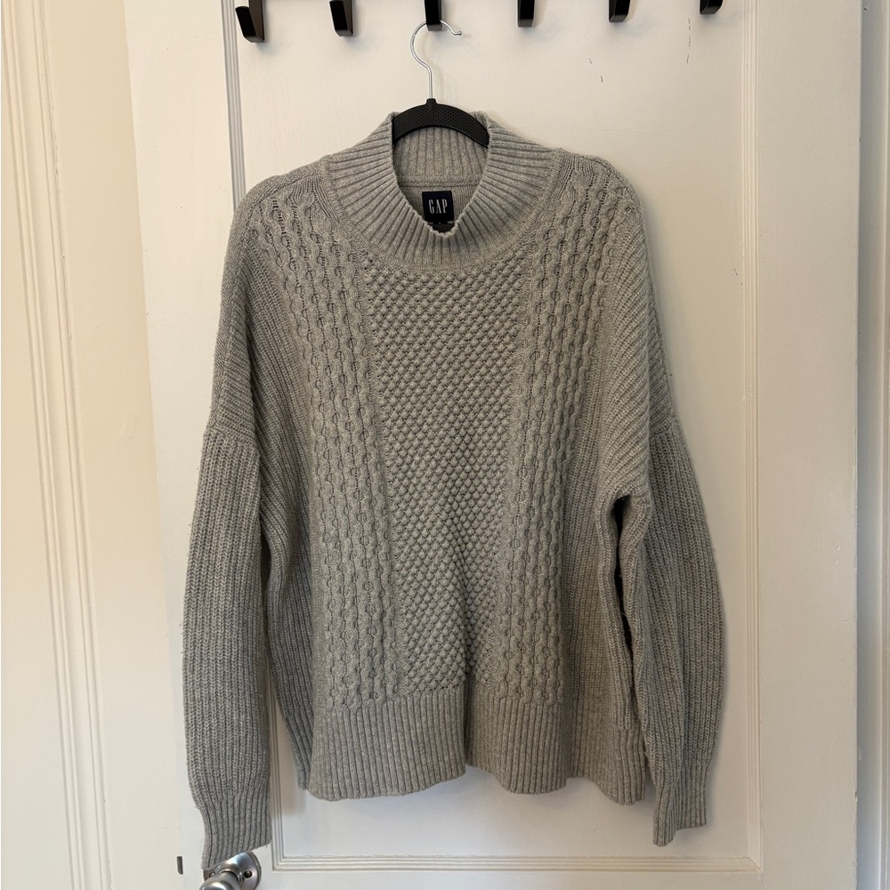 GAP Vintage Light Gray Cable Knit Pullover Sweater